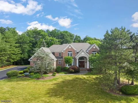 33 Fox Run, Caldwell, NJ 07006