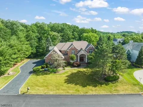 33 Fox Run, Caldwell, NJ 07006