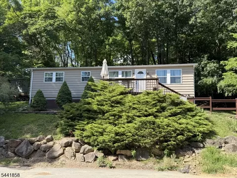 54 Northwood Dr, High Bridge, NJ 08829