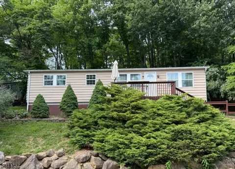 54 Northwood Dr, High Bridge, NJ 08829
