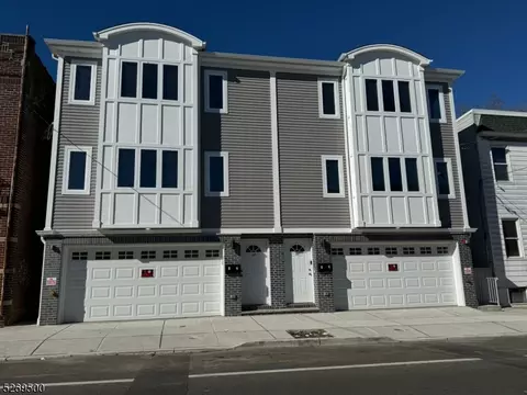562 N 11th St, Newark, NJ 07107