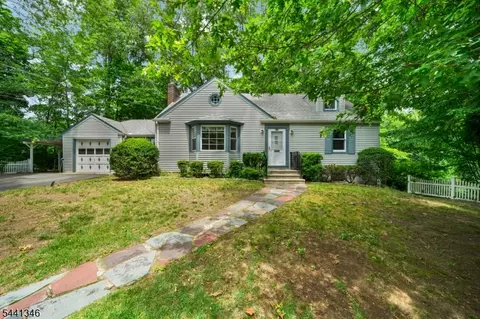 24 Lakeside Dr, Boonton, NJ 07005