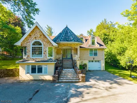 9 Old Jacksonville Rd, Towaco, NJ 07082