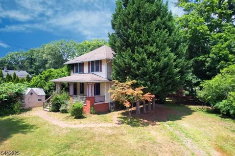 8 Brian Ct, Pequannock Twp, NJ 07440