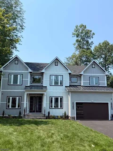 33 Mounthaven Dr, Livingston, NJ 07039