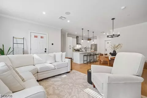 9 Farrand St, Bloomfield, NJ 07003