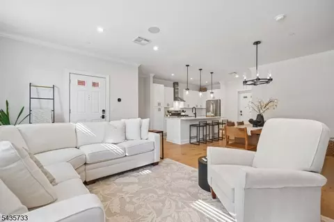 9 Farrand St, Bloomfield, NJ 07003