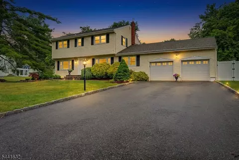 25 Lord Stirling Dr, Parsippany, NJ 07054