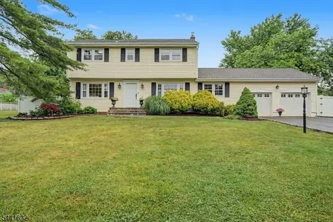 25 Lord Stirling Dr, Parsippany, NJ 07054