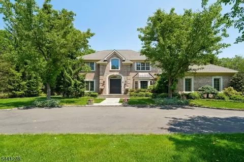 4 Brayton Rd, Livingston, NJ 07039