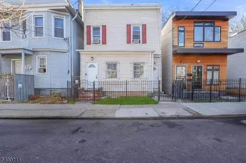 790 S 14th St, Newark, NJ 07108