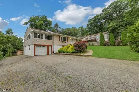 406 High Crest Dr, West Milford, NJ 07480