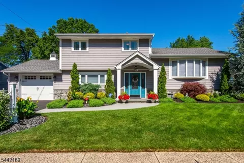 226 Winifred Dr, Totowa, NJ 07512