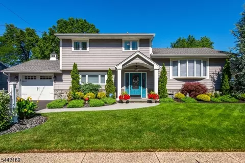 226 Winifred Dr, Totowa, NJ 07512