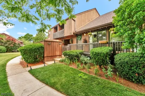 203 Kingsberry Dr, Somerset, NJ 08873