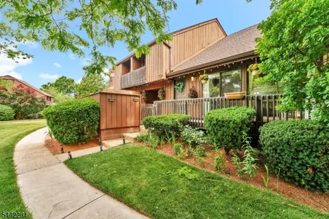 203 Kingsberry Dr, Somerset, NJ 08873