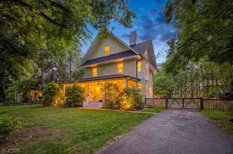 42 Forest Rd, Glen Rock, NJ 07452