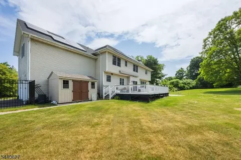 Exterior - 72 Doby Rd, Randolph Twp, NJ 07945 photo 4 of 8