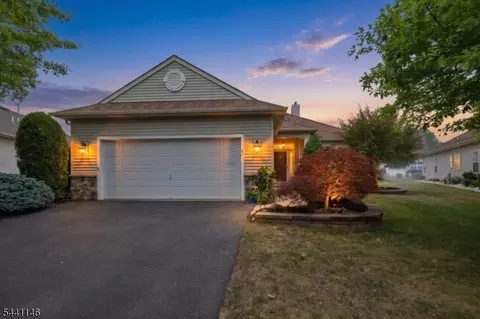 43 Renaissance Blvd, Somerset, NJ 08873