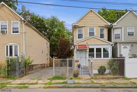255 S 18th St, Newark, NJ 07103