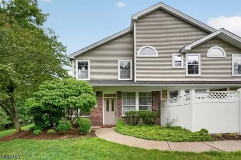 18 Pheasant Brook Ct, Bedminster, NJ 07921