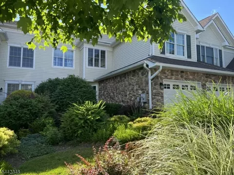22 Briar Ct, Hamburg, NJ 07419
