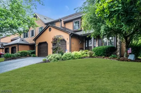 1 Manor Dr, Hillsborough, NJ 08844