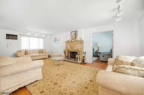 15 E Pierrepont Ave, Rutherford, NJ 07070