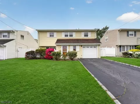 95 Pine St, Iselin, NJ 08830