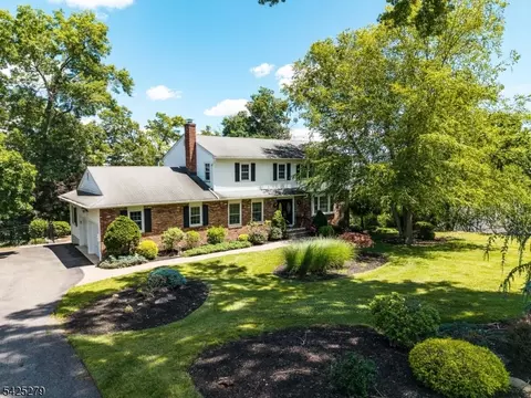 10 Rockledge Ter, Pompton Plains, NJ 07444