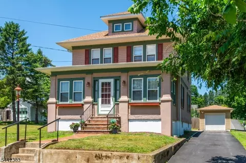 17 E Cooper St, Dover, NJ 07801
