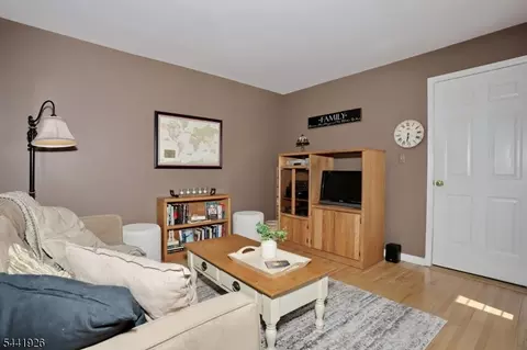 72 Birch Ln, Wayne, NJ 07470 photo 12