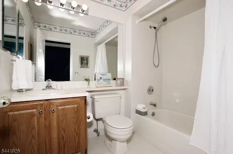 Bath - 72 Birch Ln, Wayne, NJ 07470 photo 5 of 5