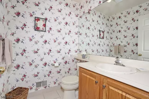 Bath - 72 Birch Ln, Wayne, NJ 07470 photo 1 of 5