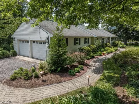 653 Foothill Rd, Bridgewater, NJ 08807
