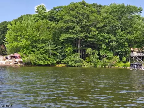 4 Maine St, Jefferson Twp, NJ 07849