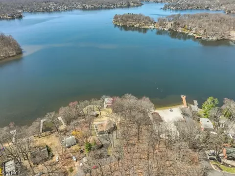 4 Maine St, Jefferson Twp, NJ 07849