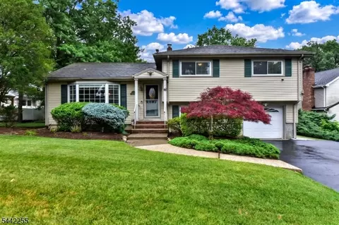 380 Shea Dr, New Milford, NJ 07646