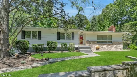 350 Greenbrier Ct, Mountainside, NJ 07092
