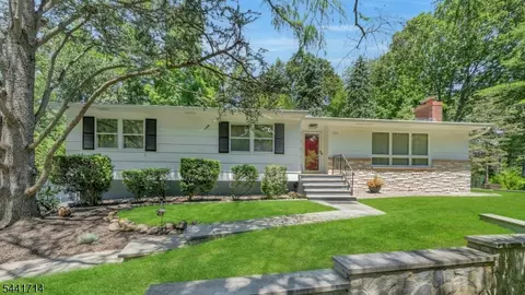 350 Greenbrier Ct, Mountainside, NJ 07092