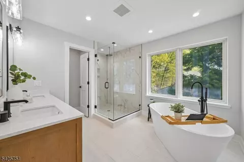 Bath - 136 Irwin St, Springfield, NJ 07081 photo 2 of 6