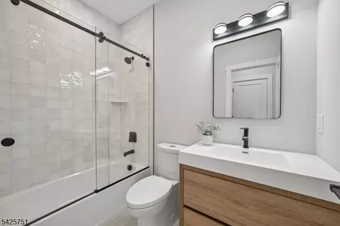 Bath - 136 Irwin St, Springfield, NJ 07081 photo 1 of 6