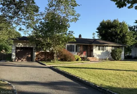 17 Schwinn Dr, Clark, NJ 07066