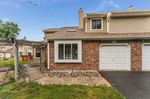 93 Driftwood Dr, Somerset, NJ 08873