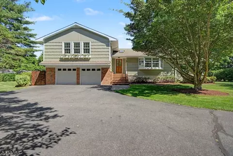 28 Lyonsville Rd, Boonton, NJ 07005