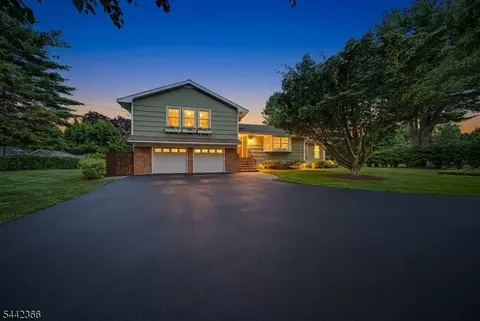 28 Lyonsville Rd, Boonton, NJ 07005