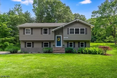 9 Wehrli Rd, Long Valley, NJ 07853