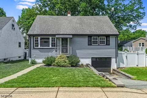 75 Fichter St, Bloomingdale, NJ 07403
