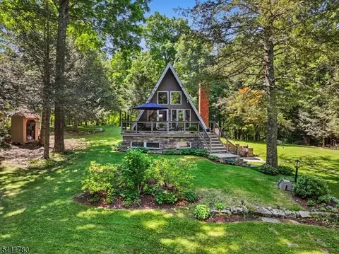 420 Phillips Rd, Highland Lakes, NJ 07422