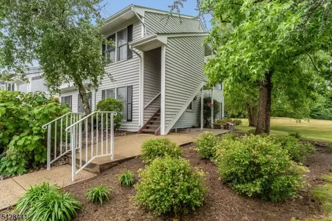 245 Nuthatch Ct, Three Bridges, NJ 08887